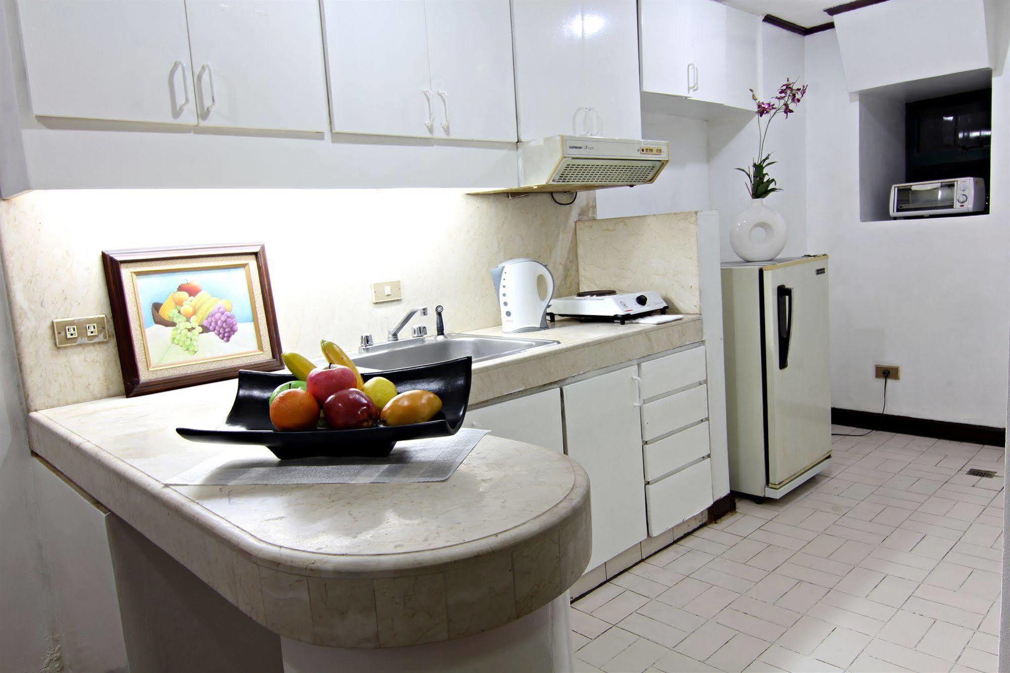 Mpt Suites Makati City Exterior foto